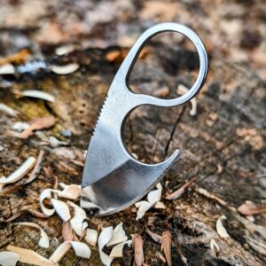 2 Finger Handy Knife with wood shavings